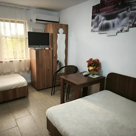 Marius-camere De Inchiriat 招待所